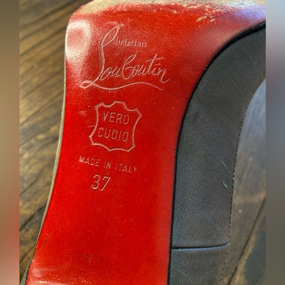 CHRISTIAN LOUBOUTINS Size 7. Excellent conditions. Iridescent Satin ♥️ - Picture 8 of 8